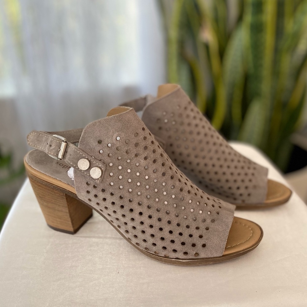 SOPHIA MILANO Perforated Peep Toe Sling Back Sandals